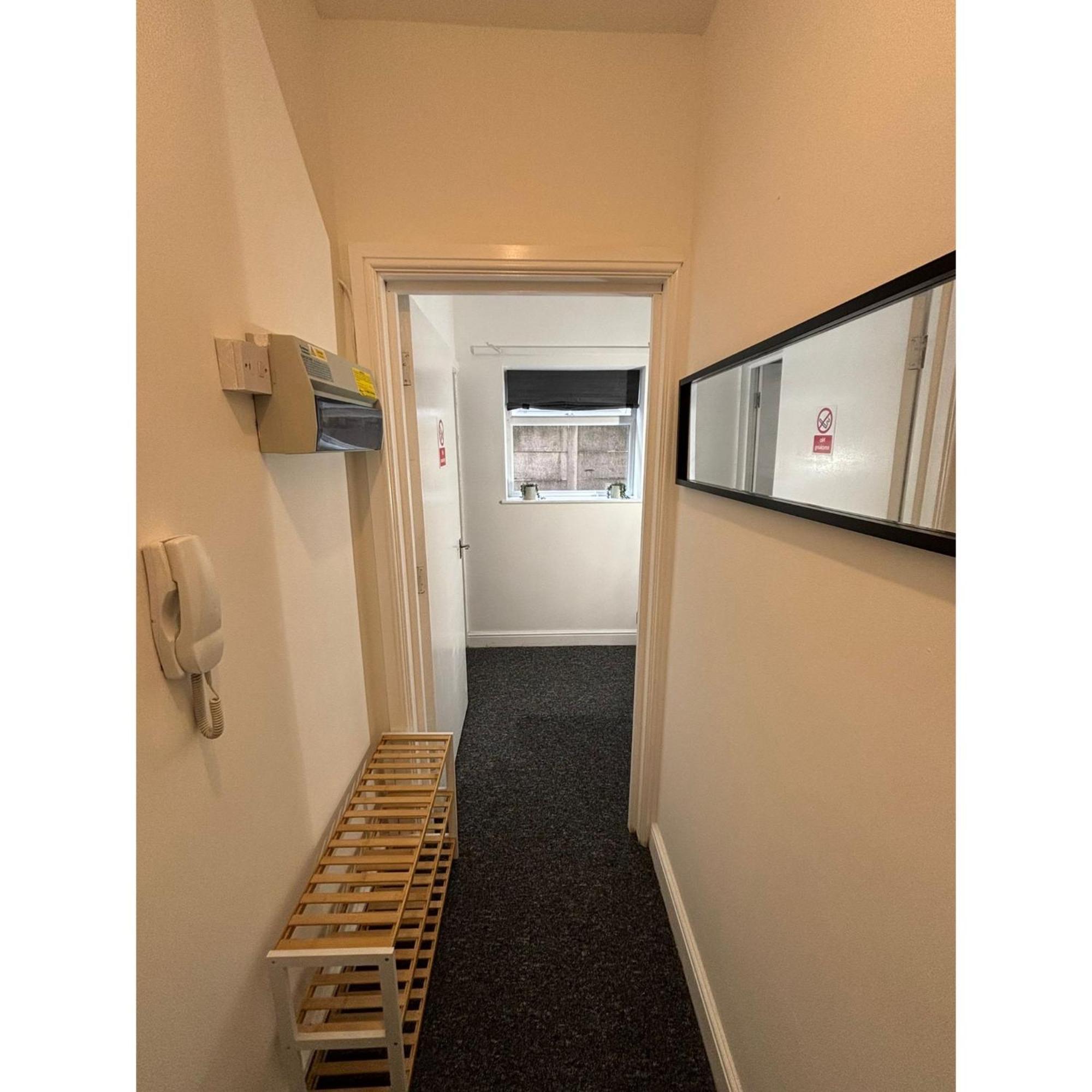 Enjoy A Spacious Lounge With A Cozy Sofa Bed And A Private Ensuite Bedroom Wednesbury Exteriör bild