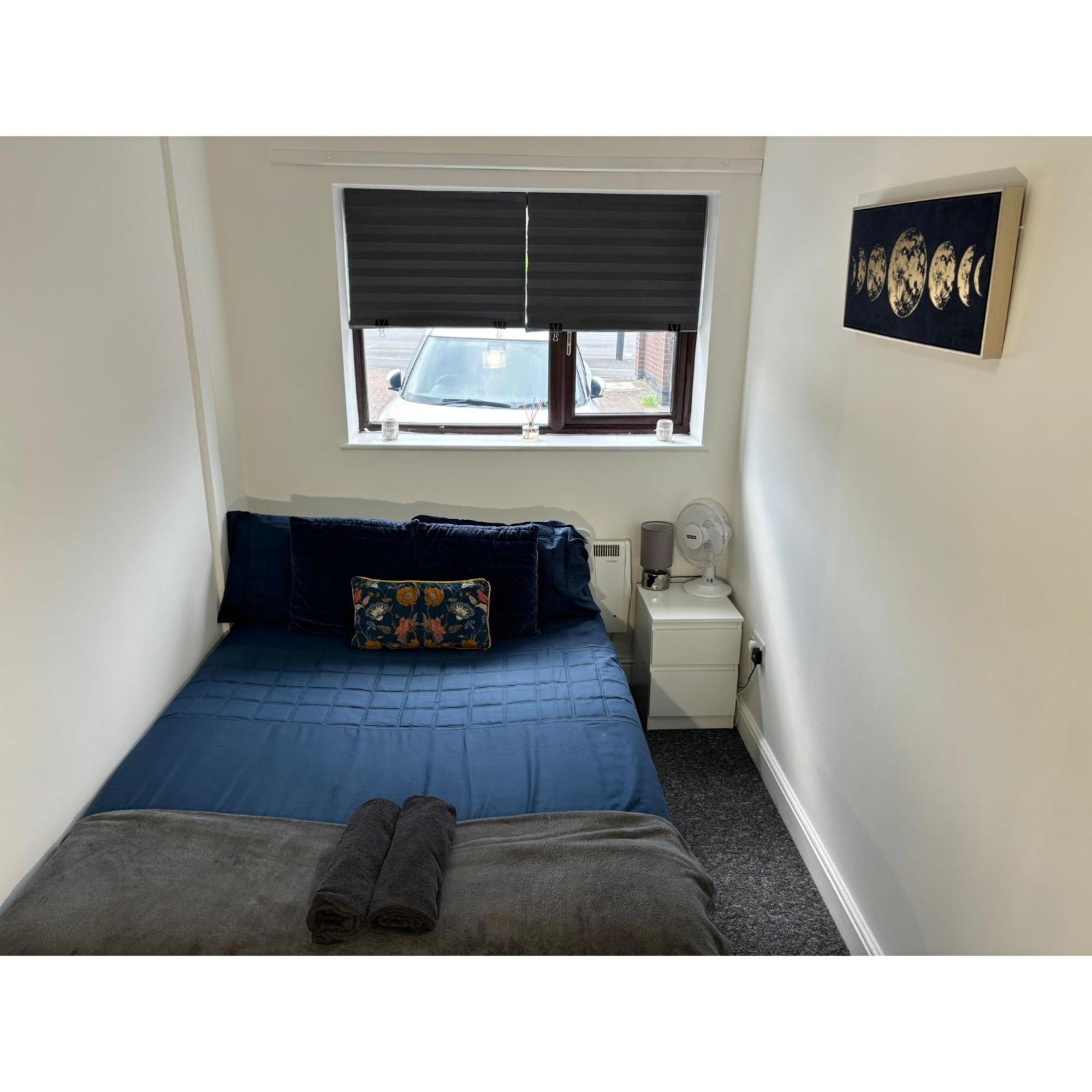 Enjoy A Spacious Lounge With A Cozy Sofa Bed And A Private Ensuite Bedroom Wednesbury Exteriör bild