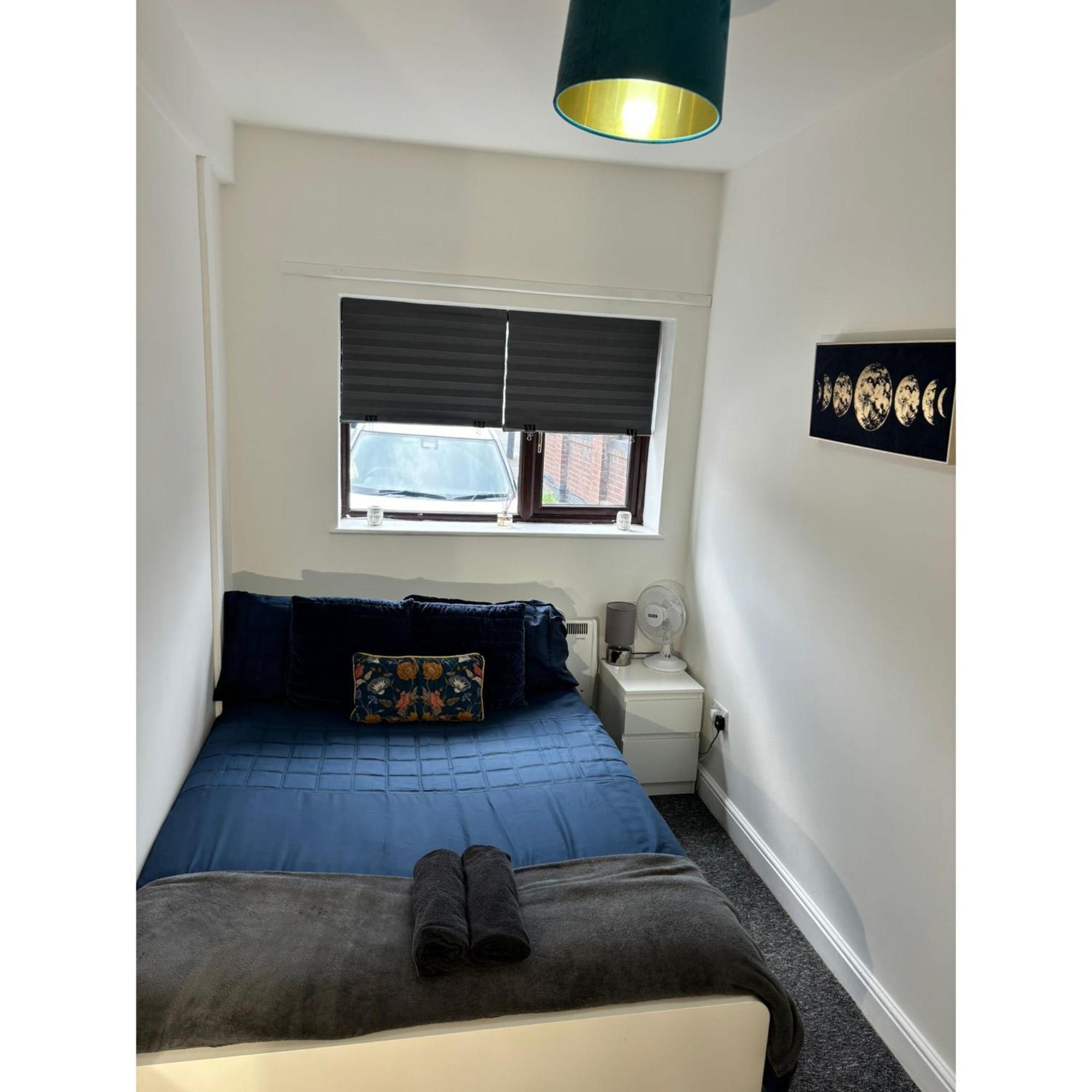 Enjoy A Spacious Lounge With A Cozy Sofa Bed And A Private Ensuite Bedroom Wednesbury Exteriör bild