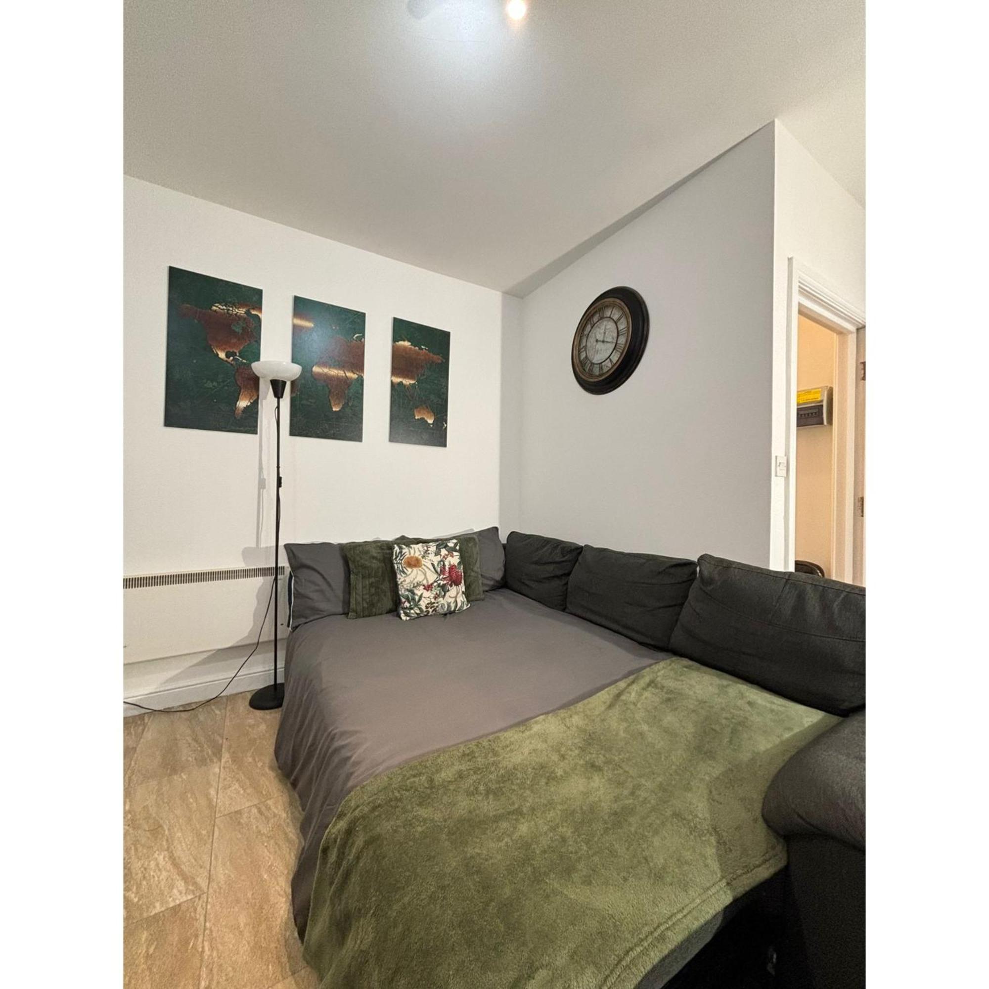 Enjoy A Spacious Lounge With A Cozy Sofa Bed And A Private Ensuite Bedroom Wednesbury Exteriör bild
