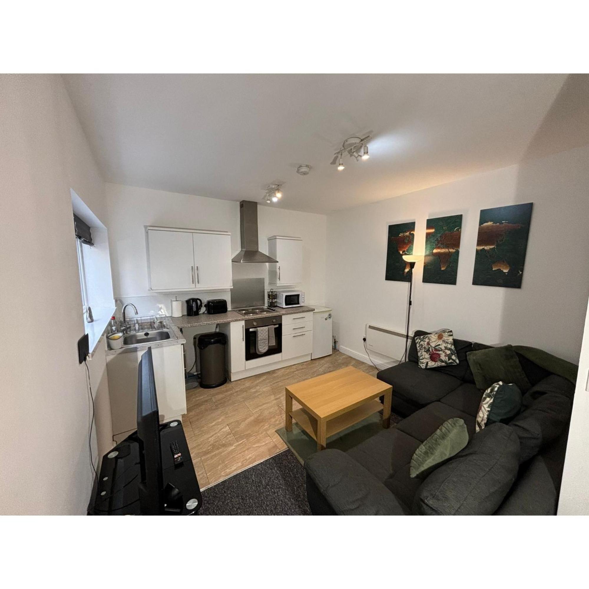 Enjoy A Spacious Lounge With A Cozy Sofa Bed And A Private Ensuite Bedroom Wednesbury Exteriör bild