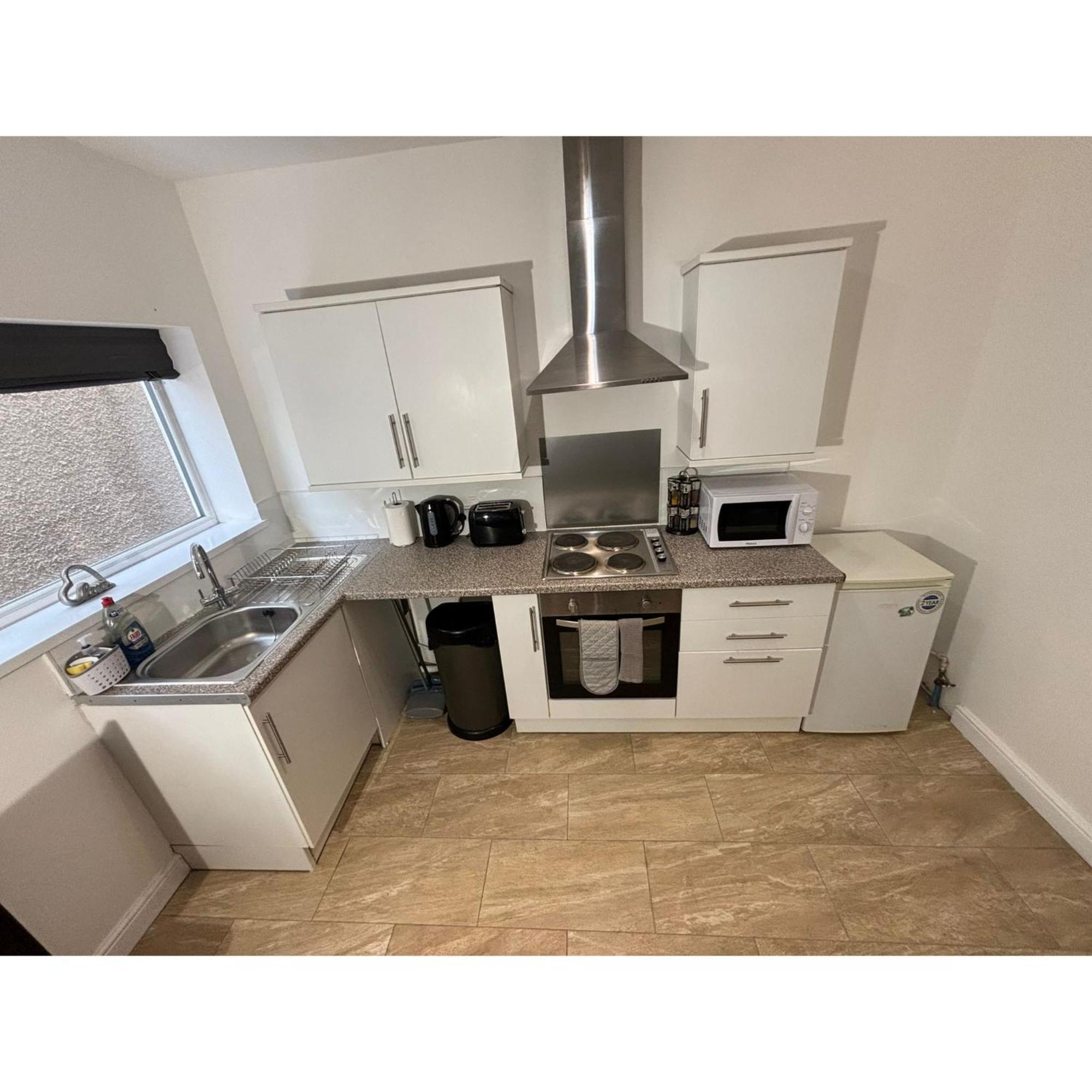 Enjoy A Spacious Lounge With A Cozy Sofa Bed And A Private Ensuite Bedroom Wednesbury Exteriör bild